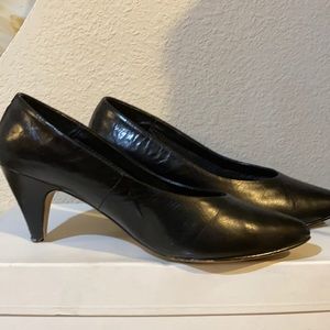 Vintage 80s Newport News pumps